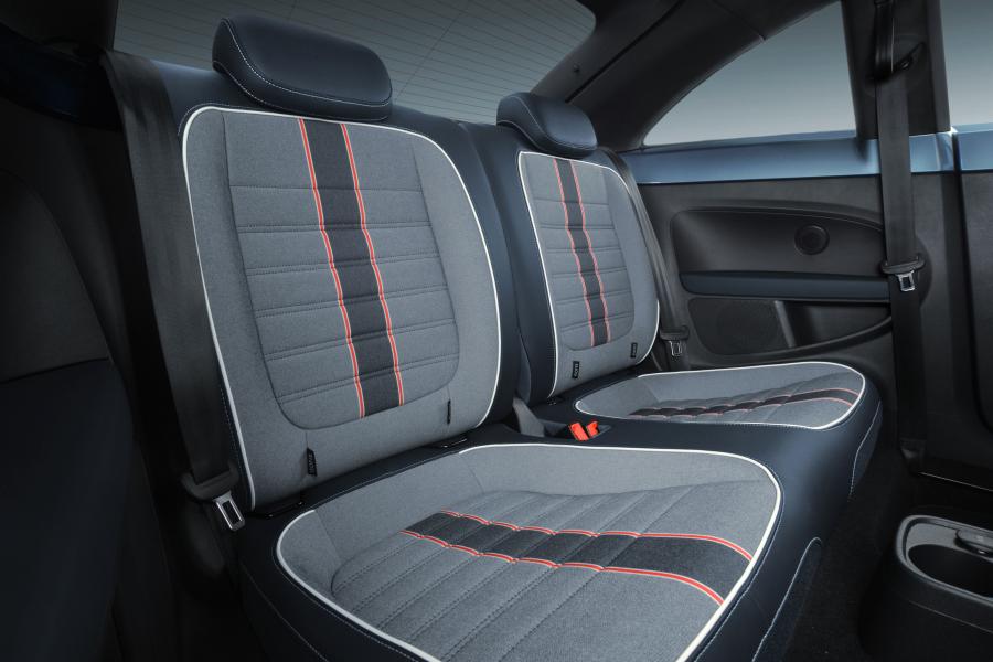 Интерьер Volkswagen Beetle Denim 2016 года  (MX) (фото 4 из 6)